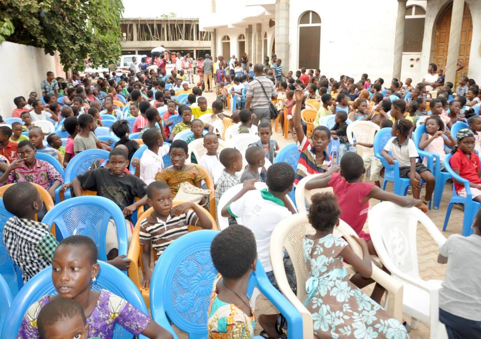 Animation pour les enfants au centre réligieux par la fondation au Togo
